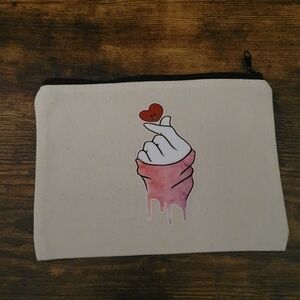 KOREAN FINGER HEART POUCH